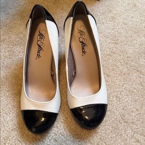 Life stride Elegant Black and White Pumps